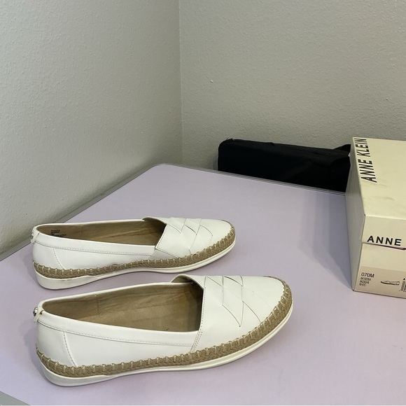 ANNE Klein flats white size 7 New in box - Picture 11 of 13